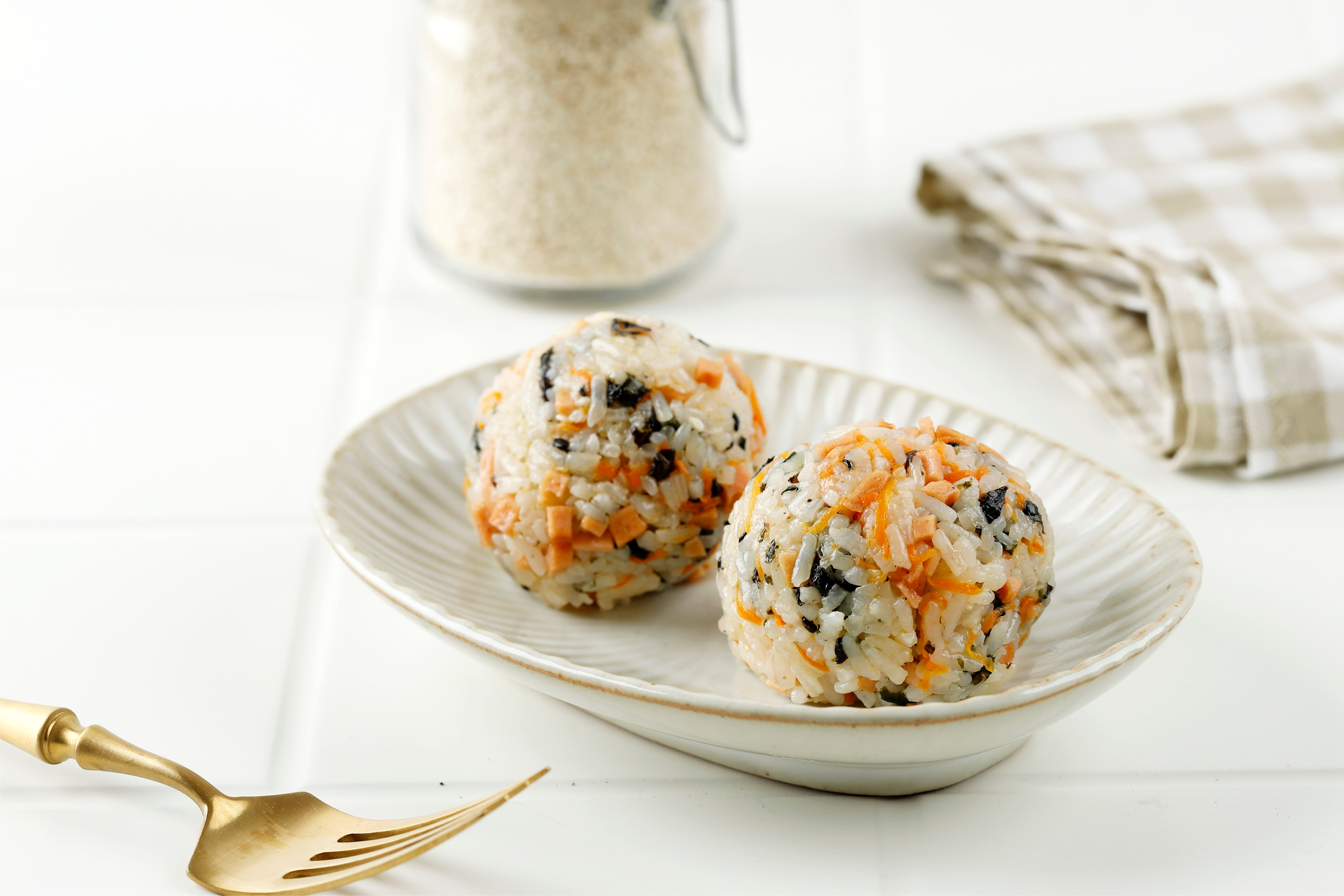 <p>Polpette di riso con verdure di stagione: una ricetta anti-spreco</p>
